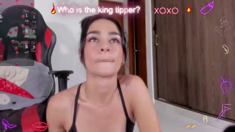 Snapshot of julietaserafelle chatting on 01/15/25, 02:49 serafelle online show from 01/15/25, 02:49