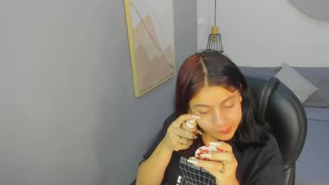 Julieth  online show from 11/18/25, 07:51