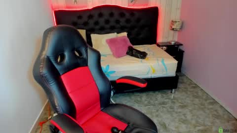 Julieth  online show from 11/04/25, 01:43