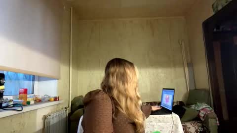 Snapshot of julietmegown chatting on 10/18/25, 02:18 Mia online show from 10/18/25, 02:18