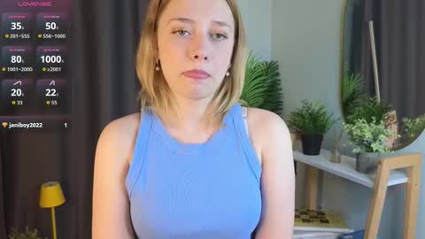 Mia online show from 10/12/25, 03:05