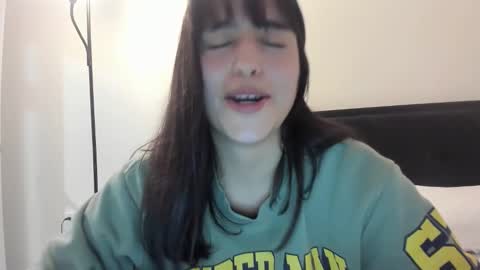 Snapshot of juliette_26 chatting on 11/12/25, 01:28 juliette_26 online show from 11/12/25, 01:28