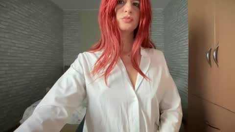 Snapshot of julietterosie chatting on 12/15/24, 10:18 Rose online show from 12/15/24, 10:18