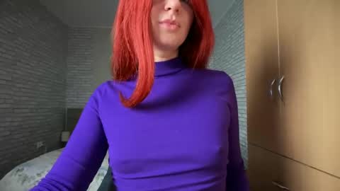 Snapshot of julietterosie chatting on 12/16/24, 07:32 Rose online show from 12/16/24, 07:32