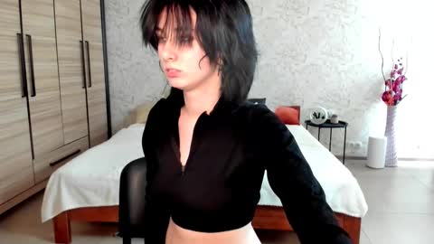Snapshot of julissweet chatting on 01/19/25, 10:28 Asmodeus online show from 01/19/25, 10:28