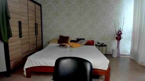 Snapshot of julissweet chatting on 01/27/25, 07:45 Asmodeus online show from 01/27/25, 07:45