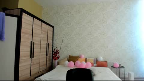 Snapshot of julissweet chatting on 03/08/25, 10:43 Asmodeus online show from 03/08/25, 10:43