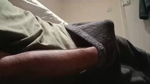 Snapshot of juliusrad chatting on 10/17/25, 01:42 juliusrad online show from 10/17/25, 01:42