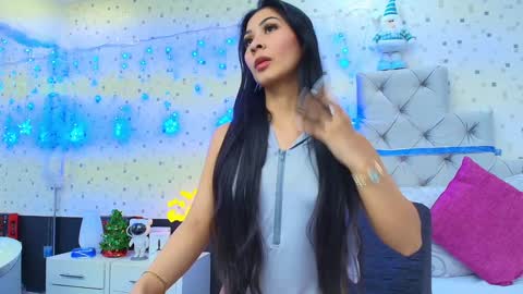 Snapshot of jullietareyes chatting on 12/19/24, 11:50 Julieta Reyes online show from 12/19/24, 11:50
