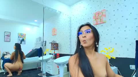 Snapshot of jullietareyes chatting on 02/19/25, 06:10 Julieta Reyes online show from 02/19/25, 06:10