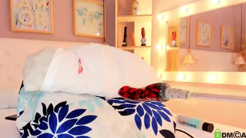  Juliana  online show from 10/16/25, 08:54