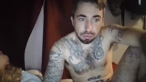 Snapshot of juneswallows chatting on 11/10/25, 11:31 juneswallows online show from 11/10/25, 11:31