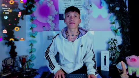 Snapshot of juniior0_0 chatting on 01/28/25, 10:34 Junior online show from 01/28/25, 10:34