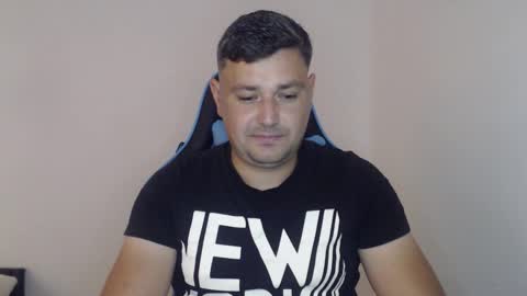 Snapshot of just_a_nice_guy_27 chatting on 09/19/25, 11:22 Alex online show from 09/19/25, 11:22