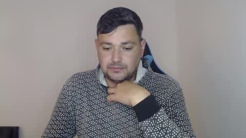 Snapshot of just_a_nice_guy_27 chatting on 10/05/25, 11:30 Alex online show from 10/05/25, 11:30