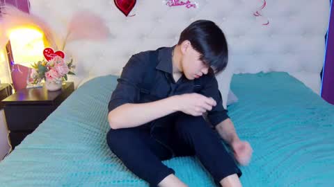 Snapshot of just_gay_ chatting on 02/19/25, 01:28 just_gay_ online show from 02/19/25, 01:28