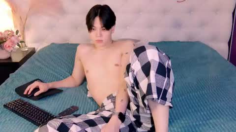 Snapshot of just_gay_ chatting on 03/01/25, 01:18 just_gay_ online show from 03/01/25, 01:18