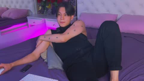 Snapshot of just_gay_ chatting on 03/09/25, 01:35 just_gay_ online show from 03/09/25, 01:35