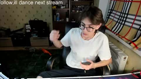 Snapshot of just_tip_me chatting on 10/11/25, 03:32 just_tip_me online show from 10/11/25, 03:32
