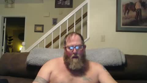 Snapshot of justaguyandnaked chatting on 01/01/25, 01:47 justaguyandnaked online show from 01/01/25, 01:47