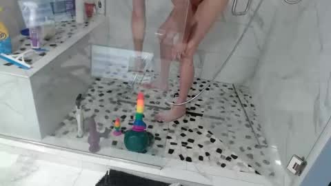 Tohiptwoquit online show from 10/27/25, 02:48