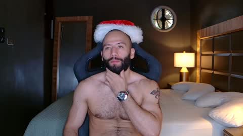 Snapshot of justin_hton chatting on 12/29/24, 07:22 Justin online show from 12/29/24, 07:22