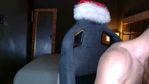 Snapshot of justin_hton chatting on 12/31/24, 11:31 Justin online show from 12/31/24, 11:31