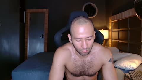 Snapshot of justin_hton chatting on 02/08/25, 12:49 Justin online show from 02/08/25, 12:49