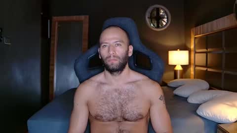 Snapshot of justin_hton chatting on 02/19/25, 01:28 Justin online show from 02/19/25, 01:28