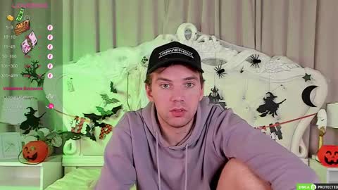 Snapshot of justin_reed chatting on 10/31/25, 05:36 Arthur online show from 10/31/25, 05:36