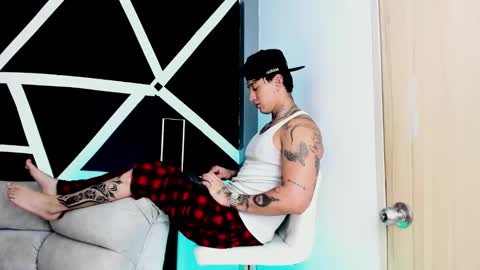 justinfuller_31 online show from 10/17/25, 06:54