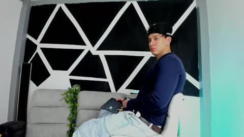 justinfuller_31 online show from 11/08/25, 12:33