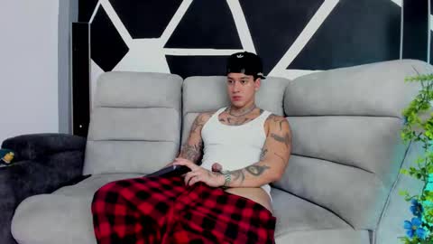 justinfuller_31 online show from 11/08/25, 04:51