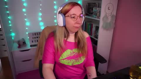 Snapshot of justkerryx chatting on 11/04/25, 10:03 Kerry online show from 11/04/25, 10:03