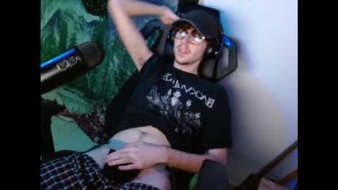 Snapshot of juststonie chatting on 11/19/25, 01:05 juststonie online show from 11/19/25, 01:05