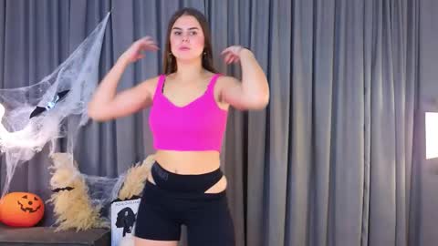 Snapshot of kacihentrich chatting on 10/30/25, 01:18 Kate online show from 10/30/25, 01:18