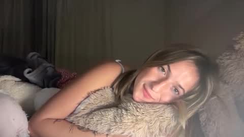 Snapshot of kaelia_alice chatting on 10/17/25, 08:44 Kaelia online show from 10/17/25, 08:44