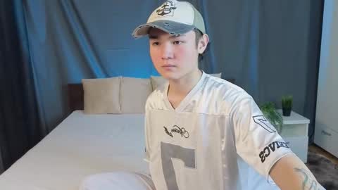 Snapshot of kaelix1 chatting on 09/25/25, 02:32 Felix online show from 09/25/25, 02:32