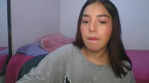 Snapshot of kahelipurple chatting on 01/25/25, 01:32 KAHELIINDEPENDENT MODEL online show from 01/25/25, 01:32