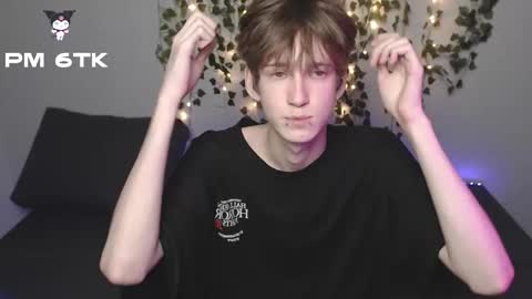 Snapshot of kaislutx chatting on 10/22/25, 08:52 slutkai online show from 10/22/25, 08:52