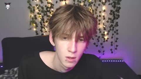 Snapshot of kaislutx chatting on 11/05/25, 08:31 slutkai online show from 11/05/25, 08:31