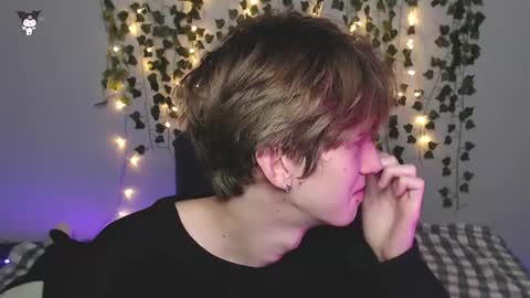 Snapshot of kaislutx chatting on 11/10/25, 08:08 slutkai online show from 11/10/25, 08:08