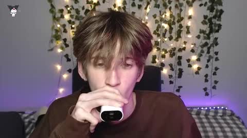 Snapshot of kaislutx chatting on 11/11/25, 11:27 slutkai online show from 11/11/25, 11:27