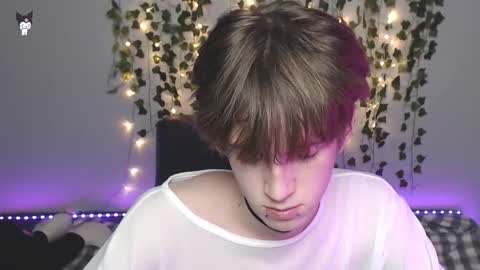 Snapshot of kaislutx chatting on 11/12/25, 07:57 slutkai online show from 11/12/25, 07:57