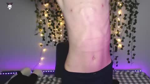 Snapshot of kaislutx chatting on 11/14/25, 01:04 slutkai online show from 11/14/25, 01:04