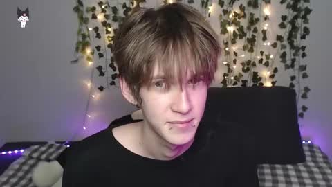 Snapshot of kaislutx chatting on 11/16/25, 09:09 slutkai online show from 11/16/25, 09:09