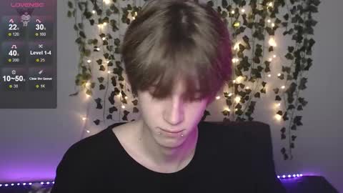 Snapshot of kaislutx chatting on 11/19/25, 11:16 slutkai online show from 11/19/25, 11:16