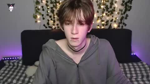 Snapshot of kaislutx chatting on 11/21/25, 08:40 slutkai online show from 11/21/25, 08:40