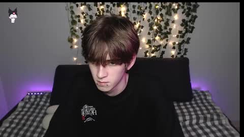 Snapshot of kaislutx chatting on 11/24/25, 08:30 slutkai online show from 11/24/25, 08:30