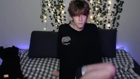 Snapshot of kaislutx chatting on 11/25/25, 07:36 slutkai online show from 11/25/25, 07:36